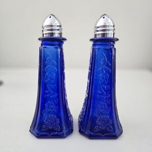 Vintage Anchor Hocking Mayfair Cobalt Blue Rose Pattern Salt Pepper Shaker Set
